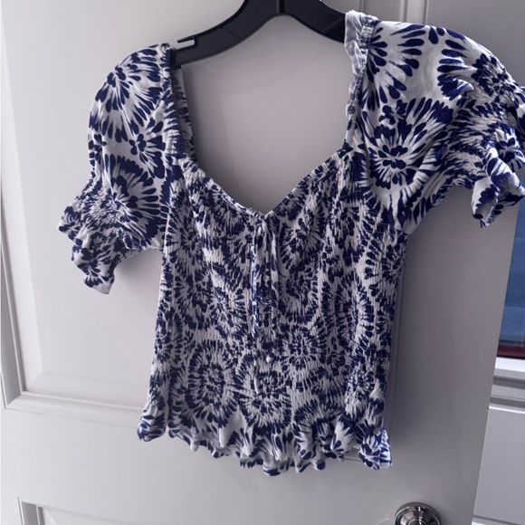Floral Blue and White Women's Top - Picture 1 of 3